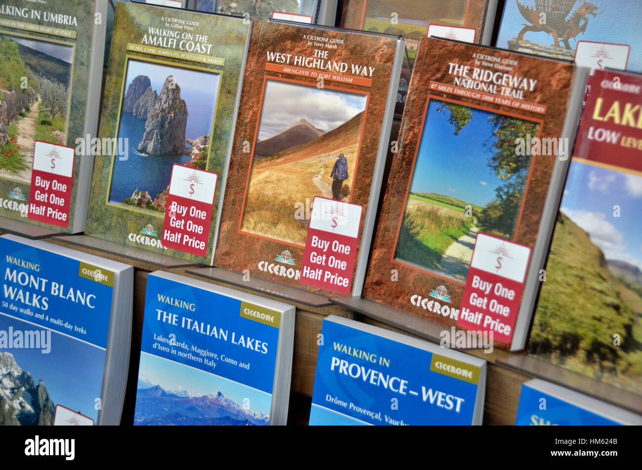 Cicerone Wanderführer Bücher in einem Shop-Schaufenster Stockfoto