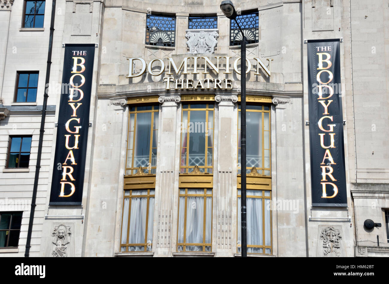 Dominion Theatre außen Werbung der musikalischen The Bodyguard, Tottenham Court Road, London, UK Stockfoto