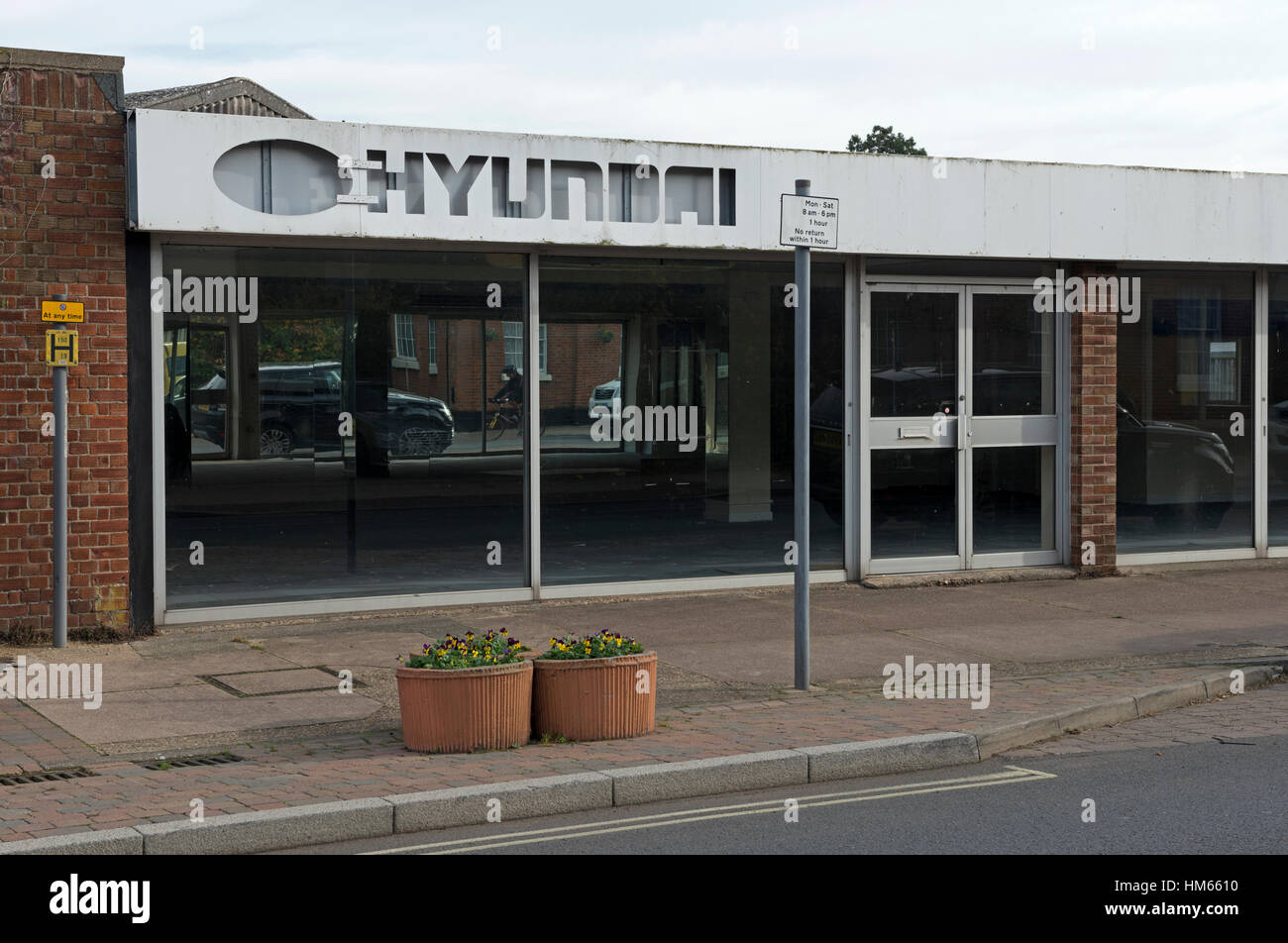 Stillgelegten Hyundai Garage, Needham Markt, Suffolk, UK. Stockfoto