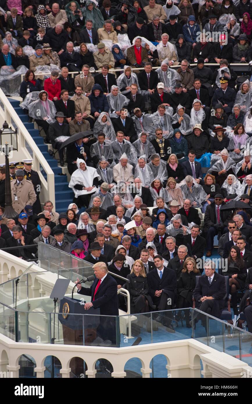 Präsident Donald Trump liefert seiner ersten Ansprache nach der Amtseid der 45. Präsident der Vereinigten Staaten von Amerika auf dem Capitol Hill 20. Januar 2017 in Washington, DC zu werden. Stockfoto