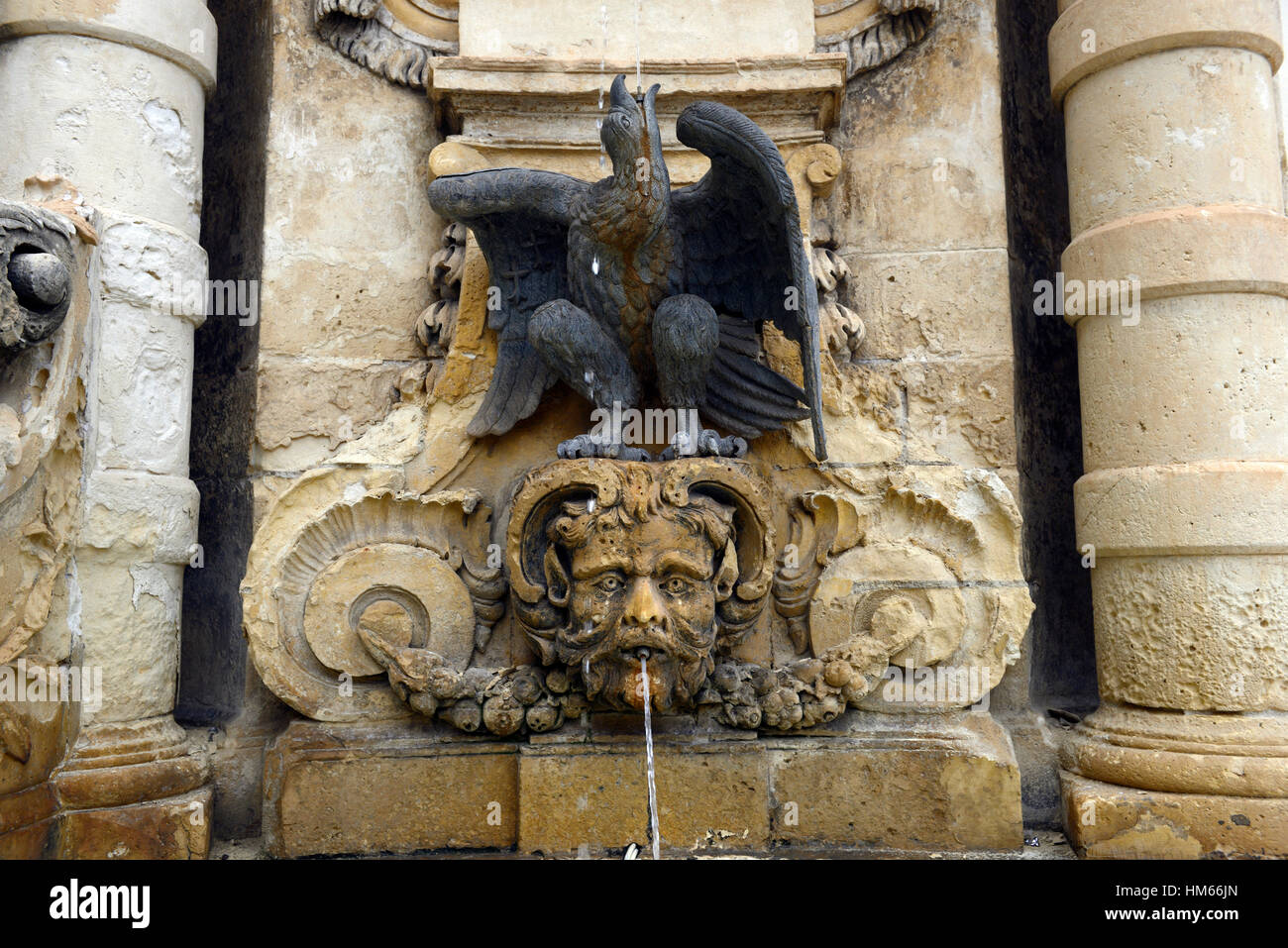 Bronze Adler Brunnen Wasserspeier Wasser Feature Brunnen Valletta Malta Mittelmeer Skulptur Statue RM Welt Stockfoto