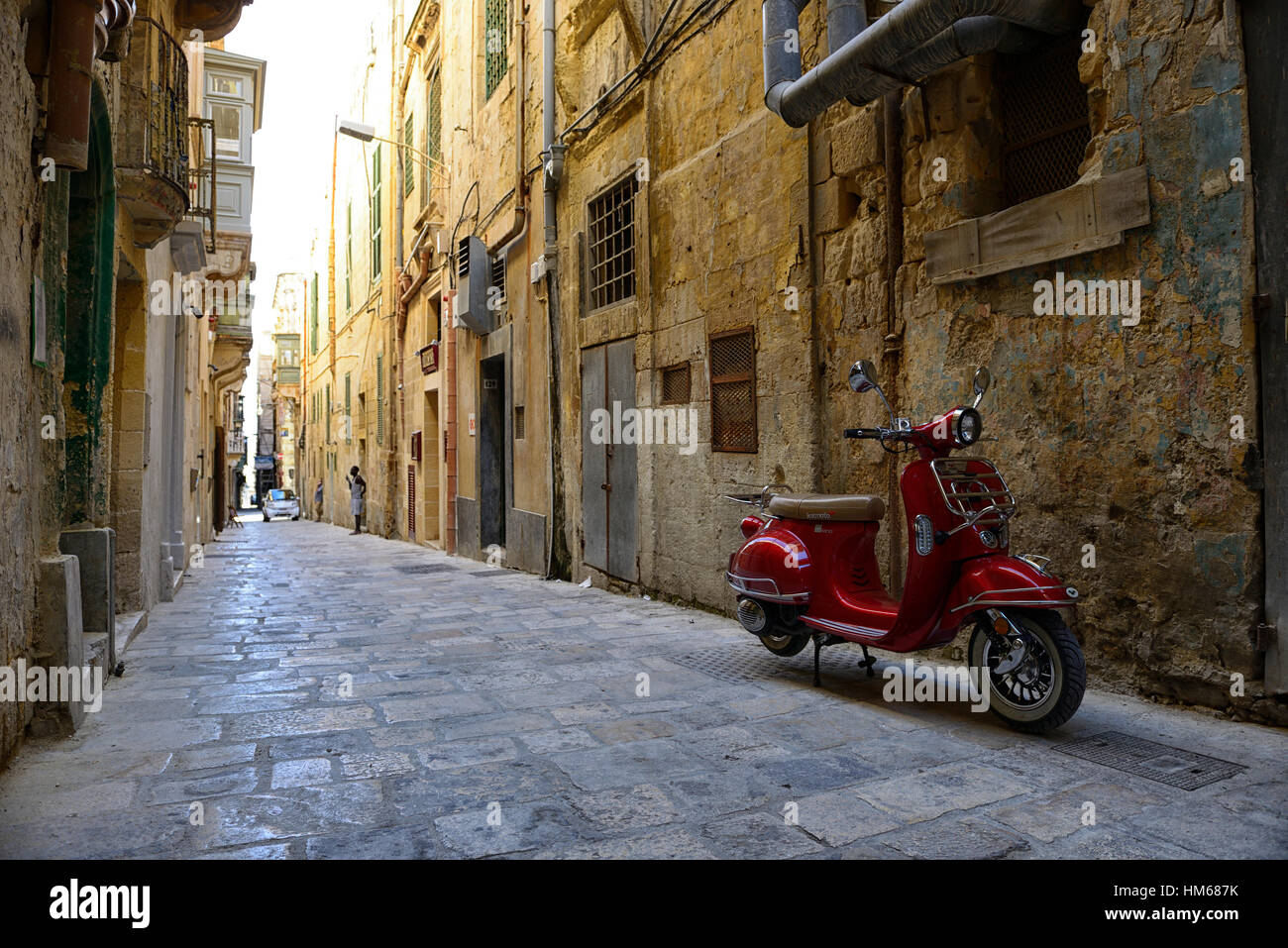 Rote Lexmoto Roller Moped Motorrad Motorrad Transport Transport Seite Straße Straßen Park geparkt Valletta Malta RM Welt Stockfoto