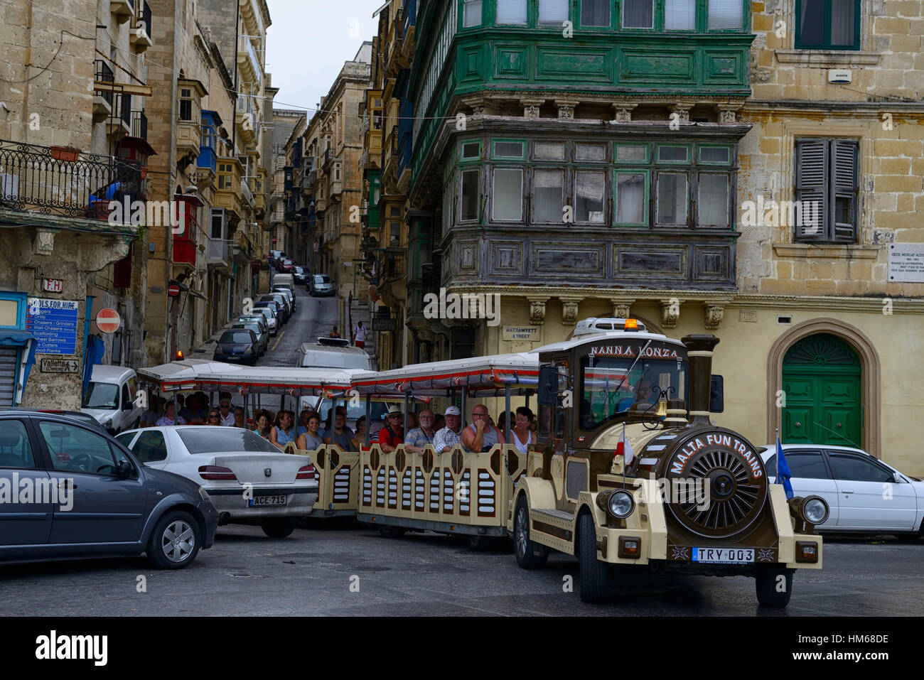 Spaß beim Zug Züge sightseeing Tour Touren Transport Transport Tourist touristische Valletta Malta RM Welt Stockfoto