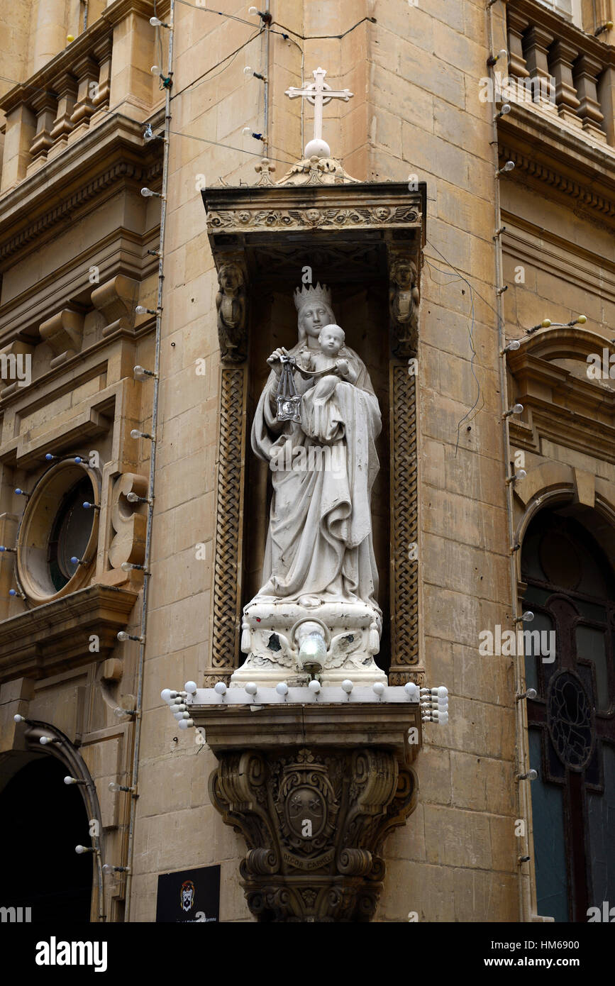 Our Lady of Mount Carmel Statue Skulptur Straßenecke im freien außerhalb der religiösen Ikonographie Valletta Straßen Malta RM Welt Stockfoto