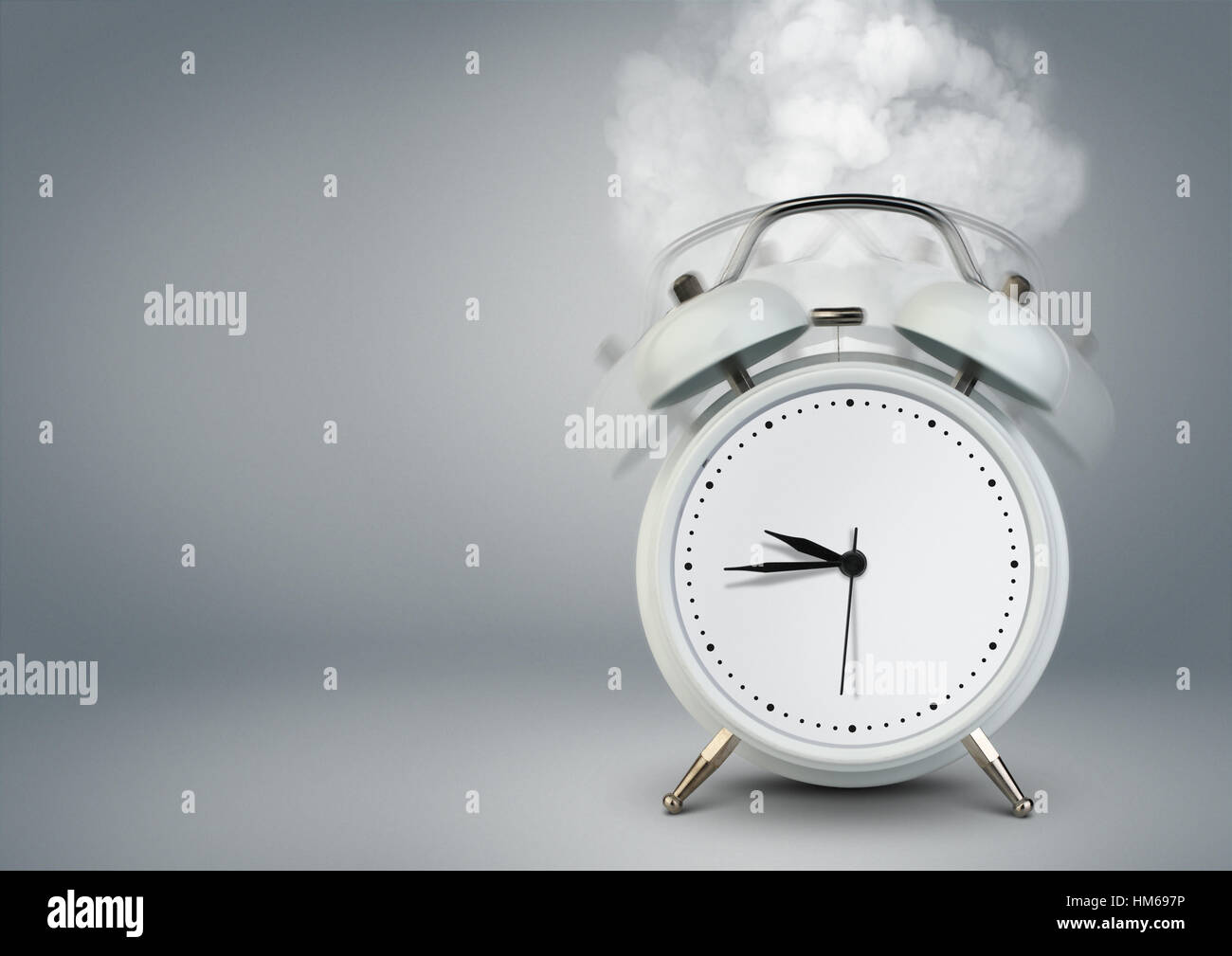 Klingeln-Uhr auf grau mit Textfreiraum Stockfoto