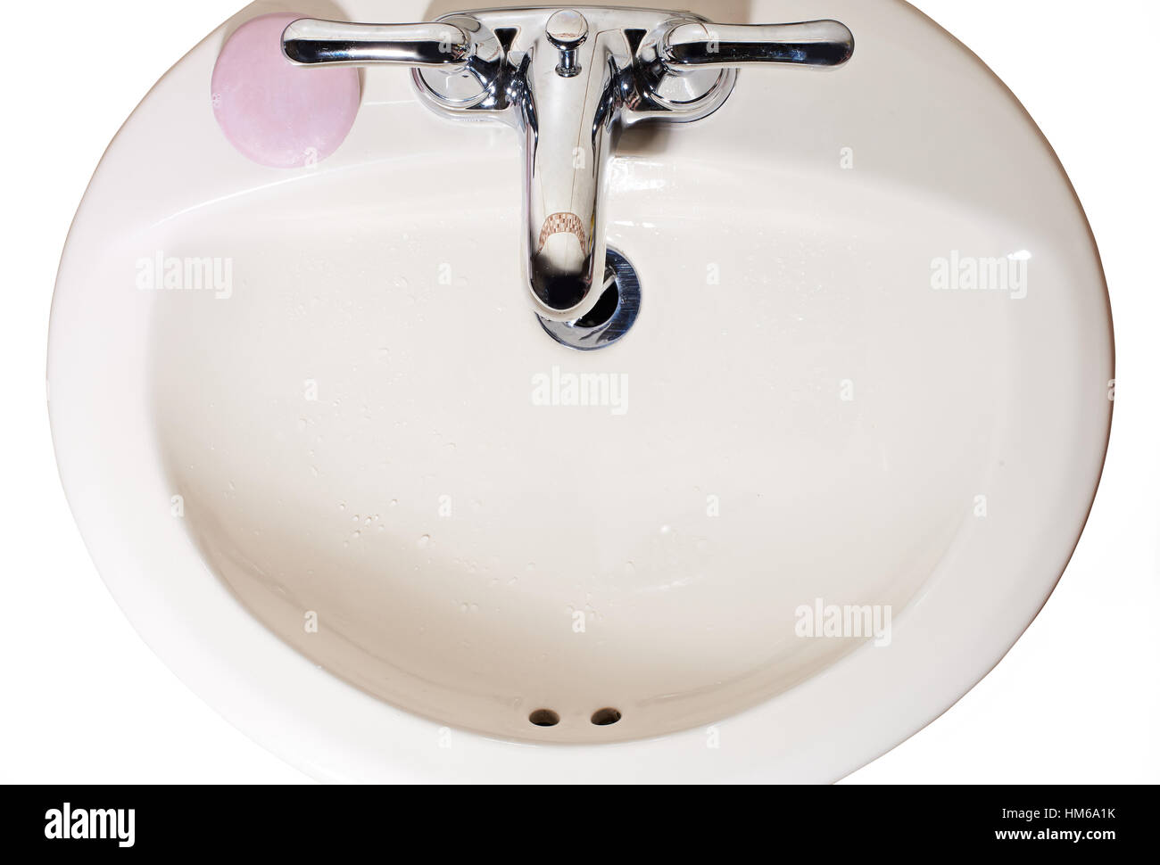 Draufsicht auf nassen Spüle mit rosa Seife Stockfoto