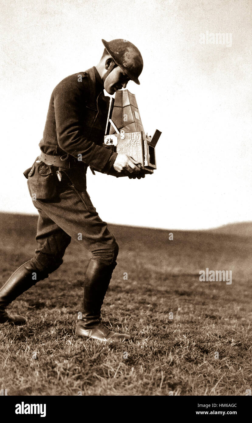 Zweite Lt. Paul Weir Cloud, noch Fotograf, fotografische Einheit mit 89. Division, in der Nähe von Kyllburg, Deutschland.  16. Januar 1919. Stockfoto