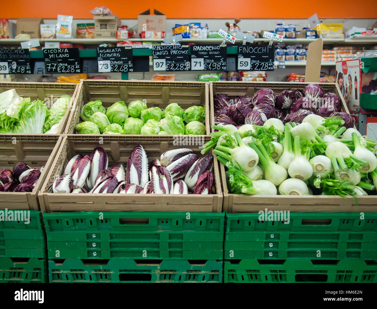 Gemüse-Bereich bei Carrefour Market Store, Cremona, Italien Stockfoto