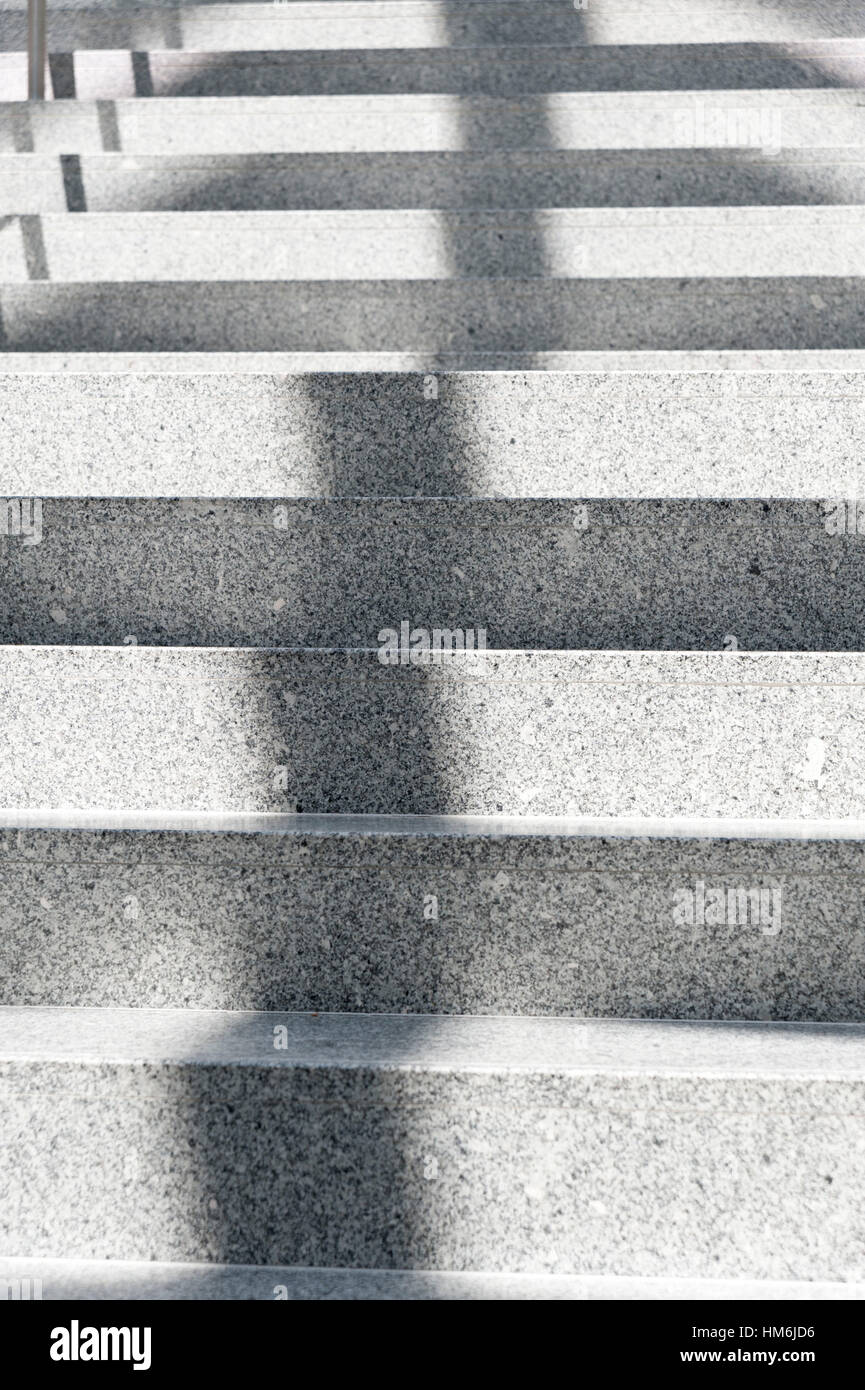 Schattenspiel auf einer Treppe Stockfoto