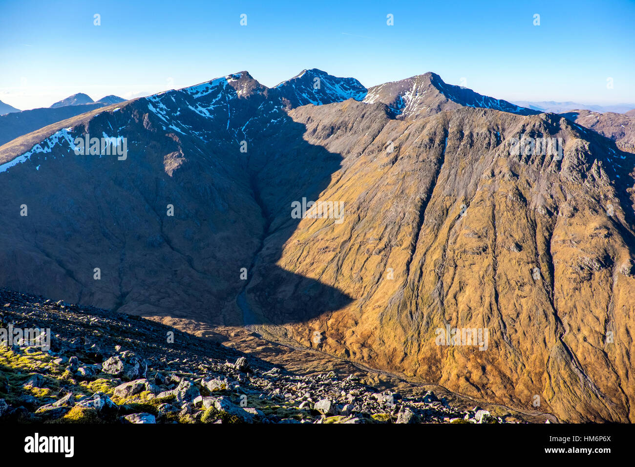 Bidean Nam Bian-Massivs, Glencoe, Schottland, aus Buchaille Etive Beag betrachtet Stockfoto
