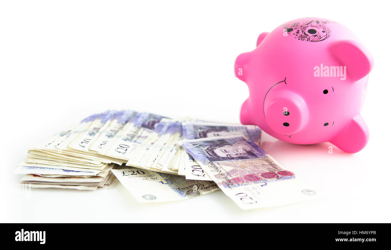 Rosa Sparschwein mit einem Haufen von Banknoten auf weißem Hintergrund Stockfoto