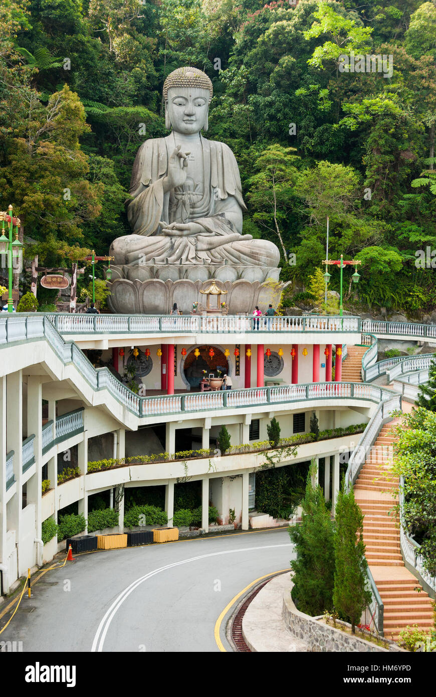 Buddha-Statue am Chin Swee Tempel, Genting Highland, Malaysia - Tempel  befindet sich auf dem Weg zum Genting Highland Stockfotografie - Alamy