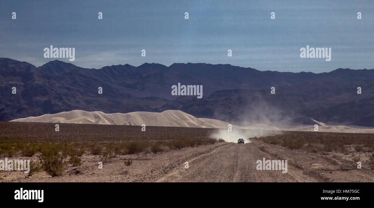 Der Weg zum Eureka Dünen Ar Death Valley Nationalpark, Kalifornien. Stockfoto