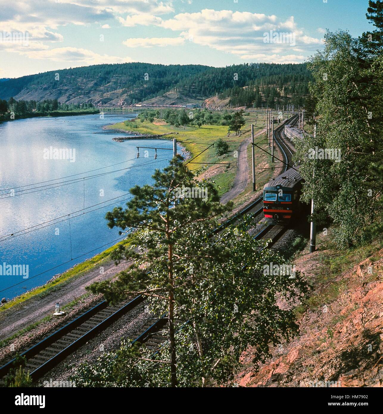 Zug auf der Transsibirischen Eisenbahn, Russland. Stockfoto
