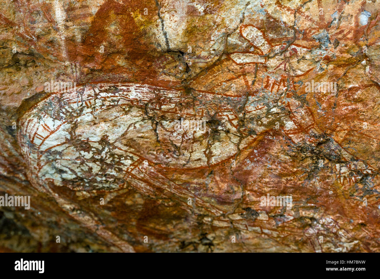 Ein Aborigine-Felskunst-Malerei neigen Galerie mit einem Känguru. Stockfoto