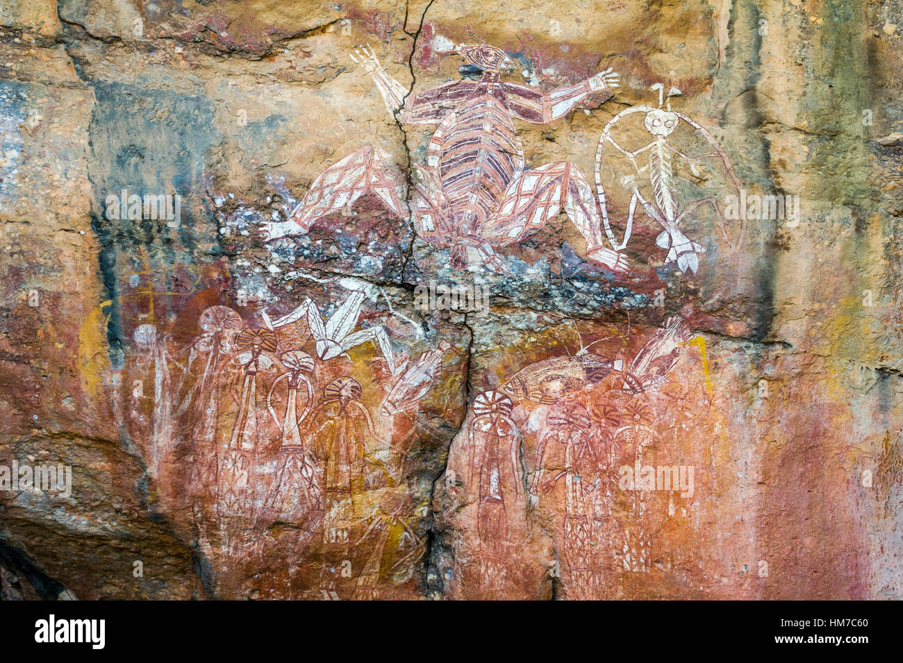 Eine Aborigines Malerei Kunstgalerie mit Namarrgon der Blitz Menschen. Stockfoto