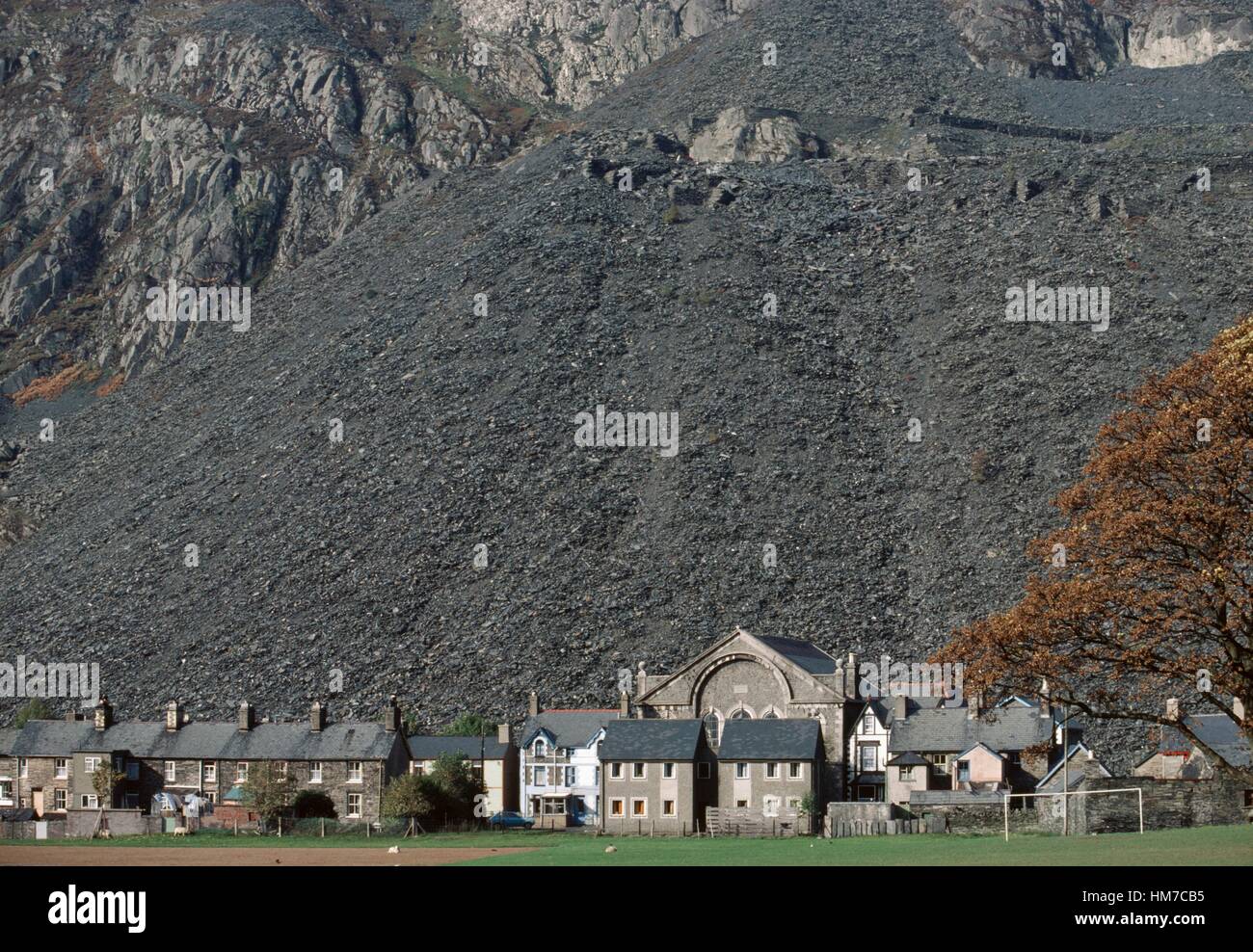 Schlacke haufenweise Schiefer verwöhnen, Blaenau Ffestiniog, Wales, Vereinigtes Königreich. Stockfoto