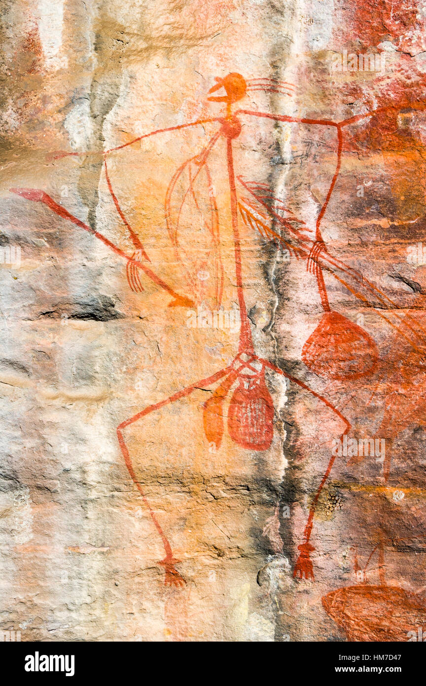 Aborigines Malerei einer Mabuyu Figur Jagd in einer Galerie auf einer Böschung Sandstein. Stockfoto