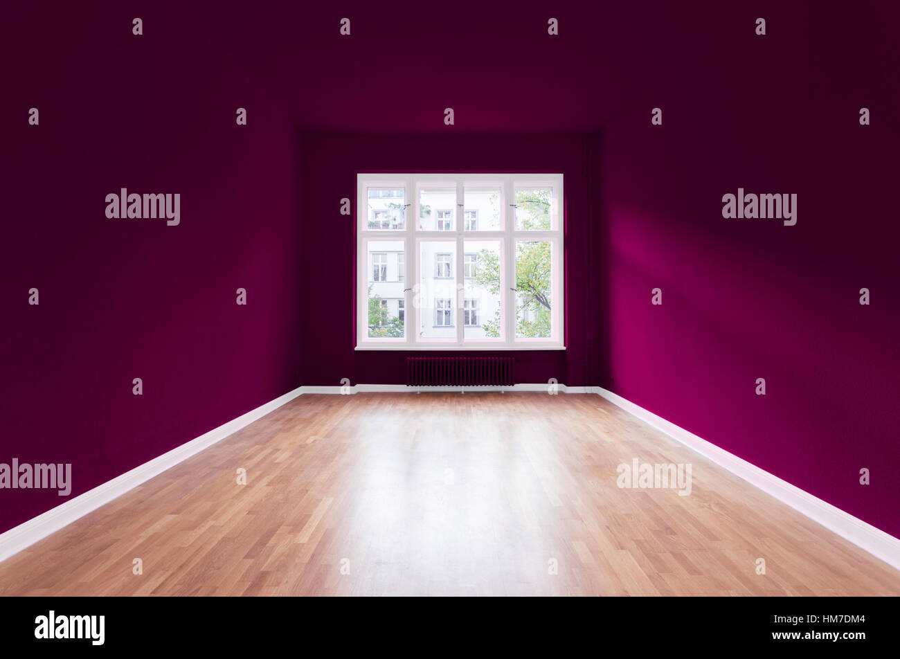 neue Heimat, leeren Raum, neue lackierte / farbige Wände Stockfoto