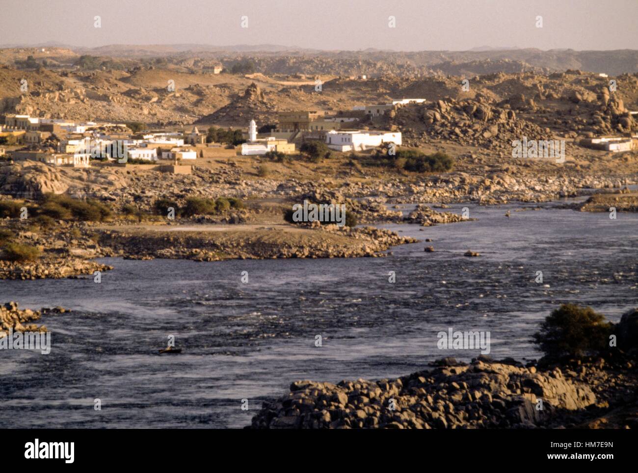 Der Nil Fluß in der Nähe der ersten Katarakt, flussabwärts des alten Assuan-Staudamm, Nubien, Ägypten. Stockfoto