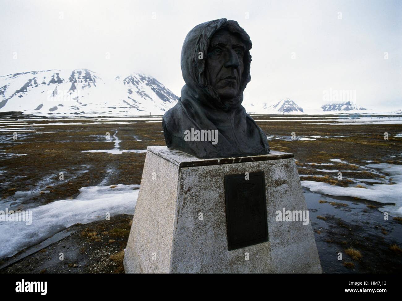 Büste von der norwegische Polarforscher Roald Amundsen (1872-1928), Ny-Alesund, Spitzbergen island, Spitzbergen, Norwegen. Stockfoto