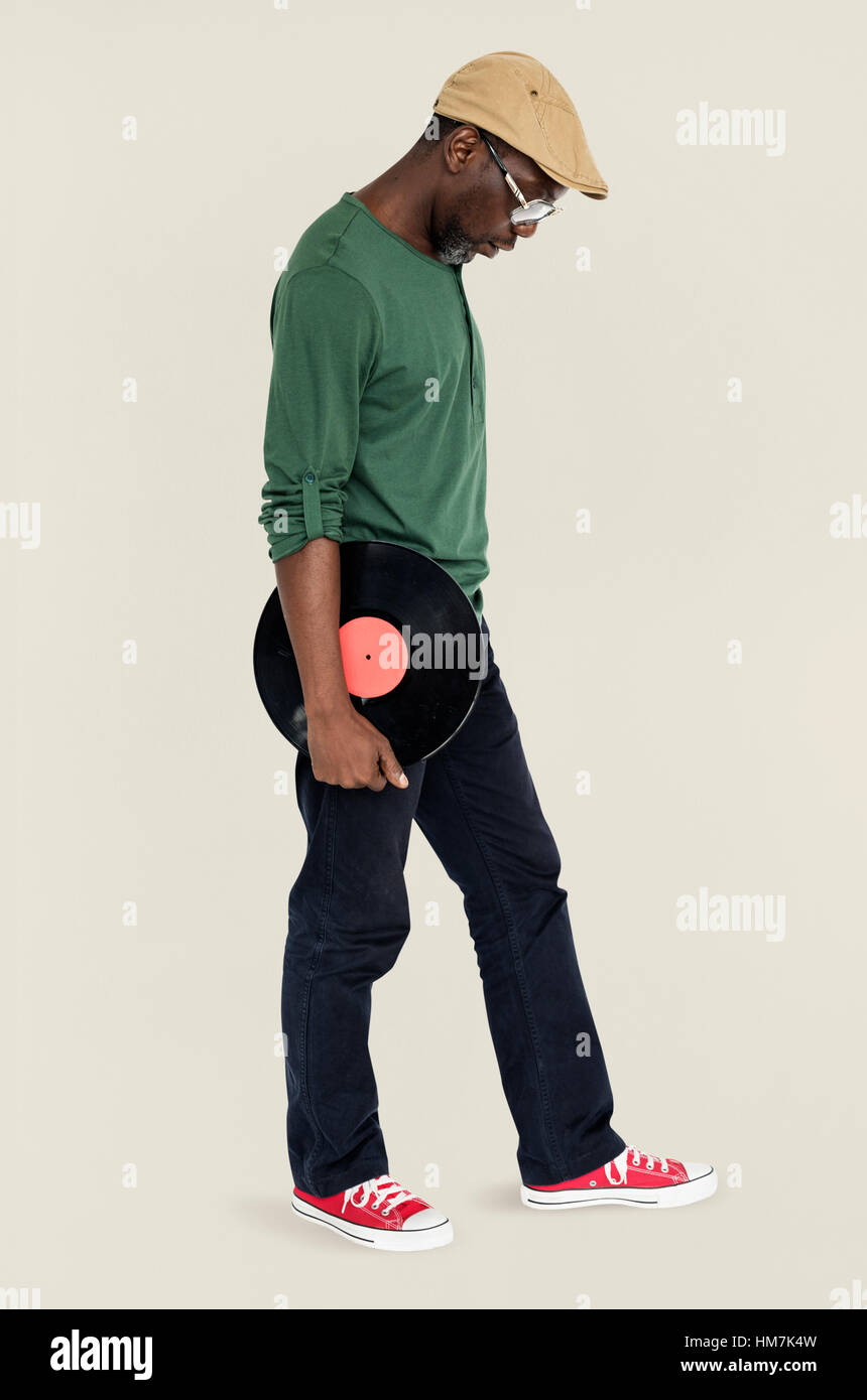 Mann hält Vinyl Retro-Konzept Stockfoto