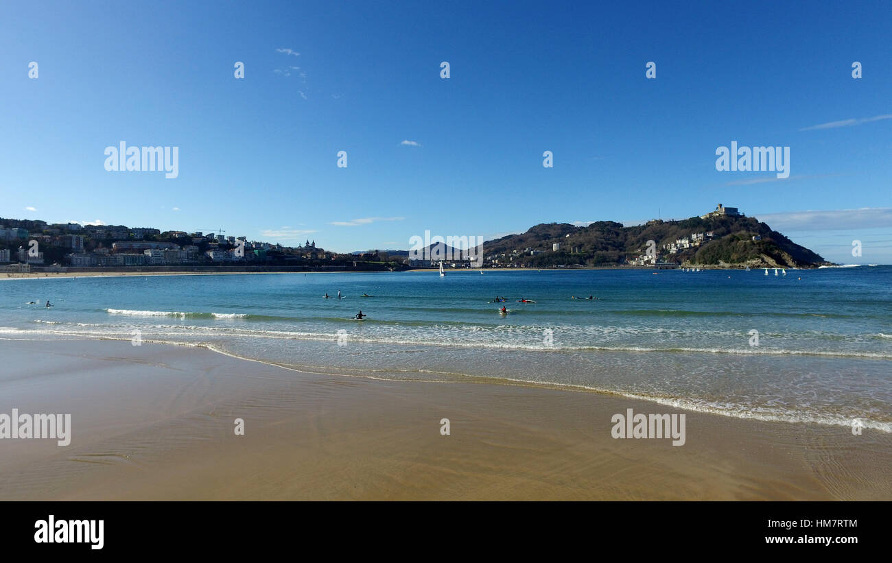 Donostia-San Sebastian, Baskenland, Stadt, Spanien. Der Strand von La Concha, Panoramablick. 28.01.2017 Stockfoto