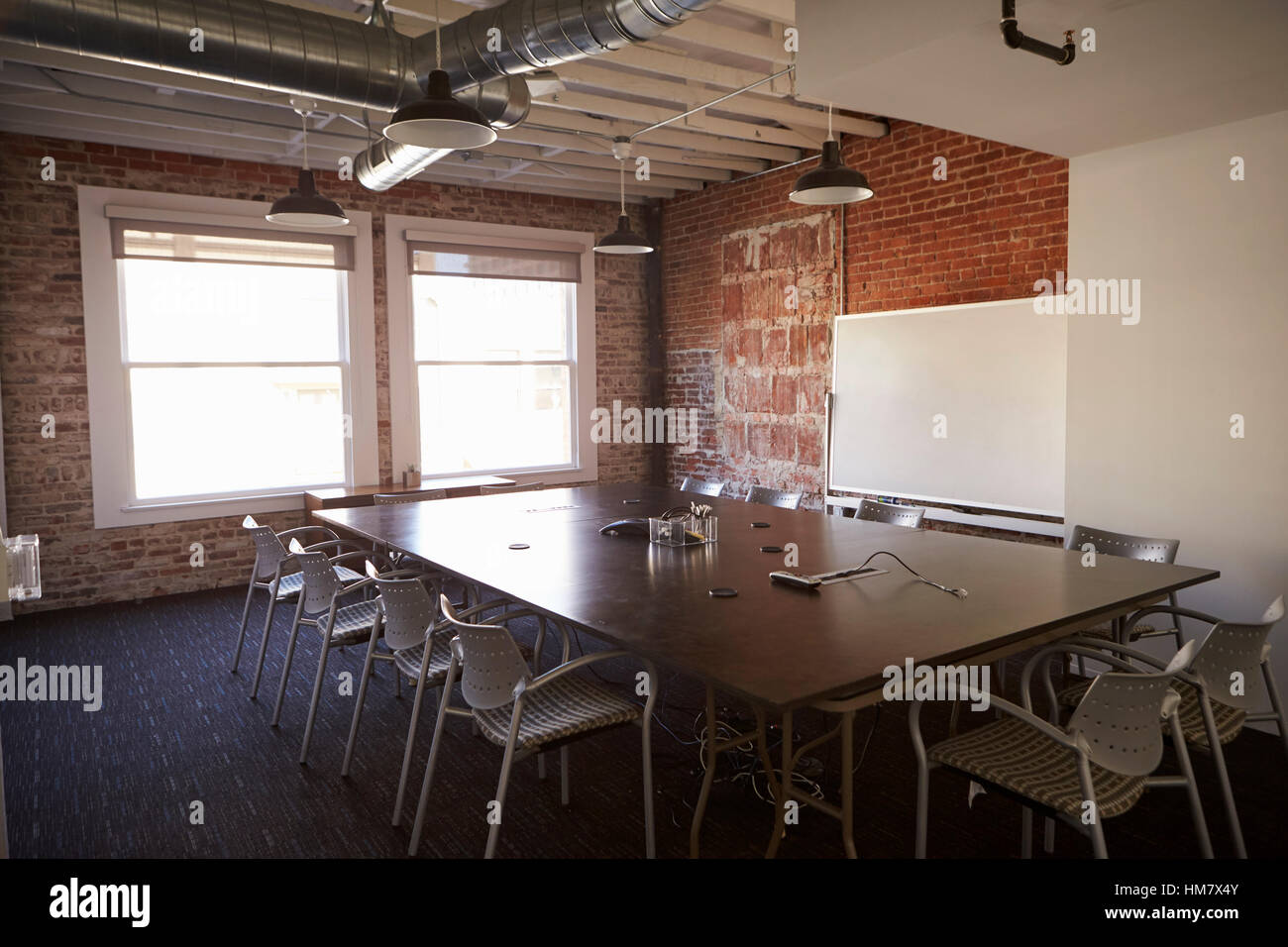 Sitzungssaal des modernen Büros ohne Personen Stockfoto