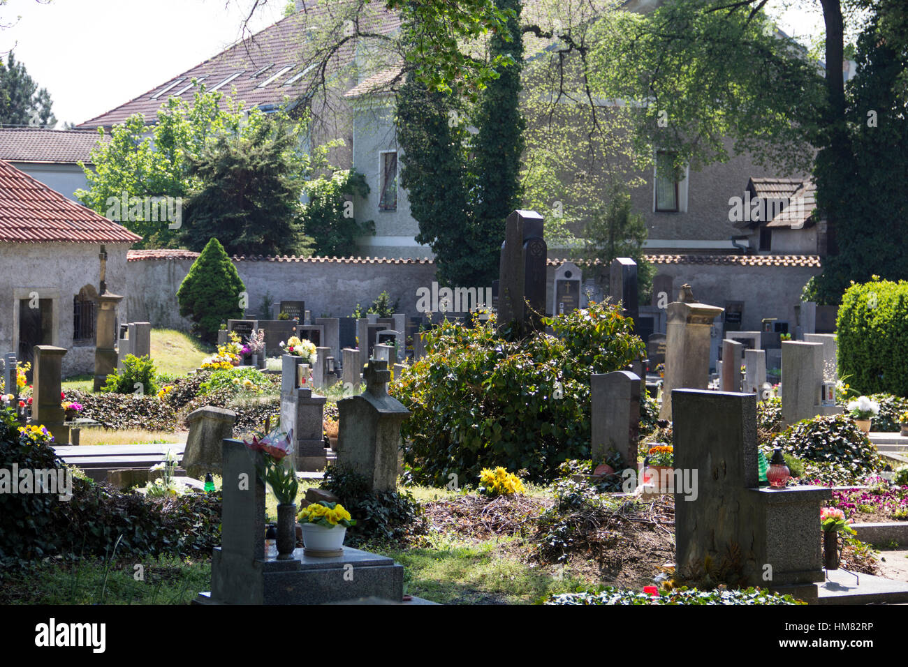 Der Friedhof außerhalb der Sedlec Beinhaus in der Nähe der Stadt Kutná Hora in der Tschechischen Republik. Stockfoto