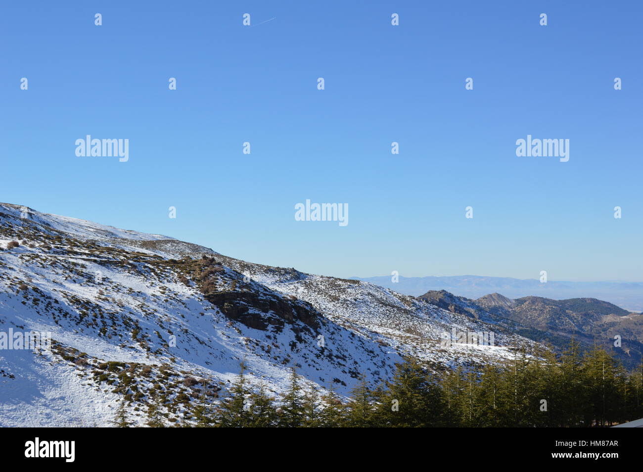 Berg mit Schnee Stockfoto