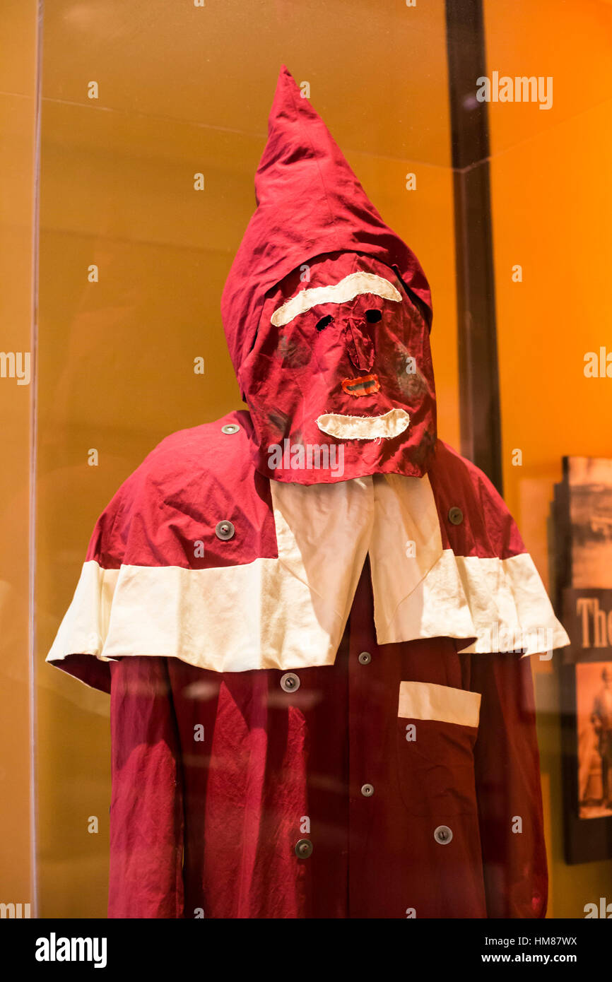 Cincinnati, Ohio - eine Replik einer frühen Ku Klux Klan-Robe, die bald nach dem Bürgerkrieg verwendet. Stockfoto