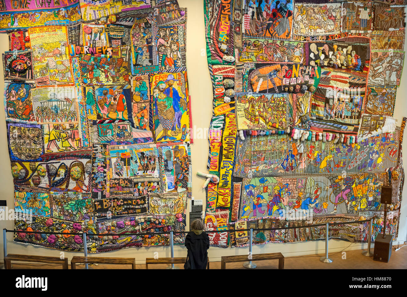 Cincinnati, Ohio - Textile Kunstwerke, Reisen I und II von Aminah Brenda Lynn Robinson am National Underground Railroad Freedom Center. Stockfoto