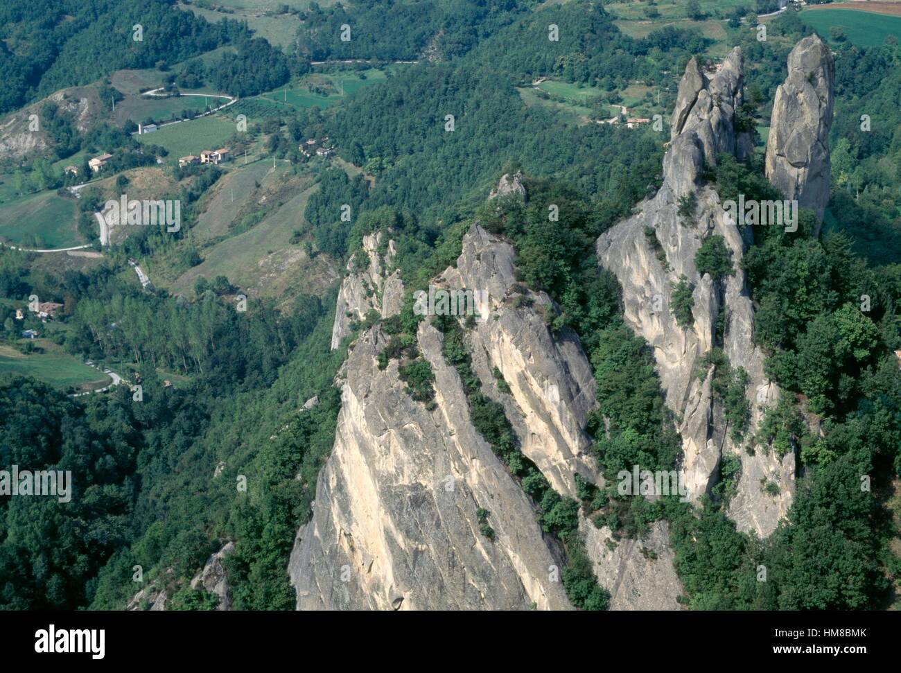 Geschichtete felsigen Gipfeln in der Regionalpark Sassi di Roccamalatina Emilia-Romagna, Italien. Stockfoto