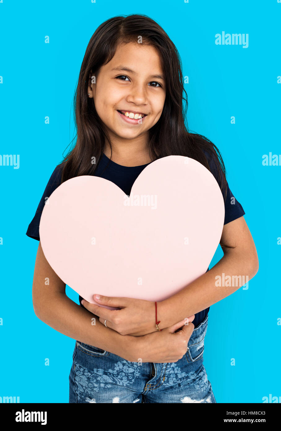 Kleine Mädchen tragen Herz Konzept Stockfoto