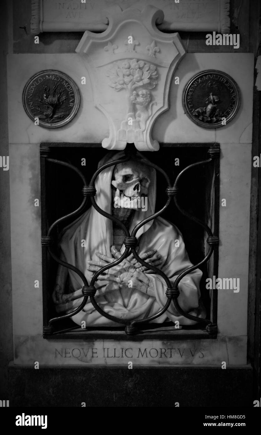 Schädel, Sensenmann, Kirche, schwarz und weiß Stockfoto
