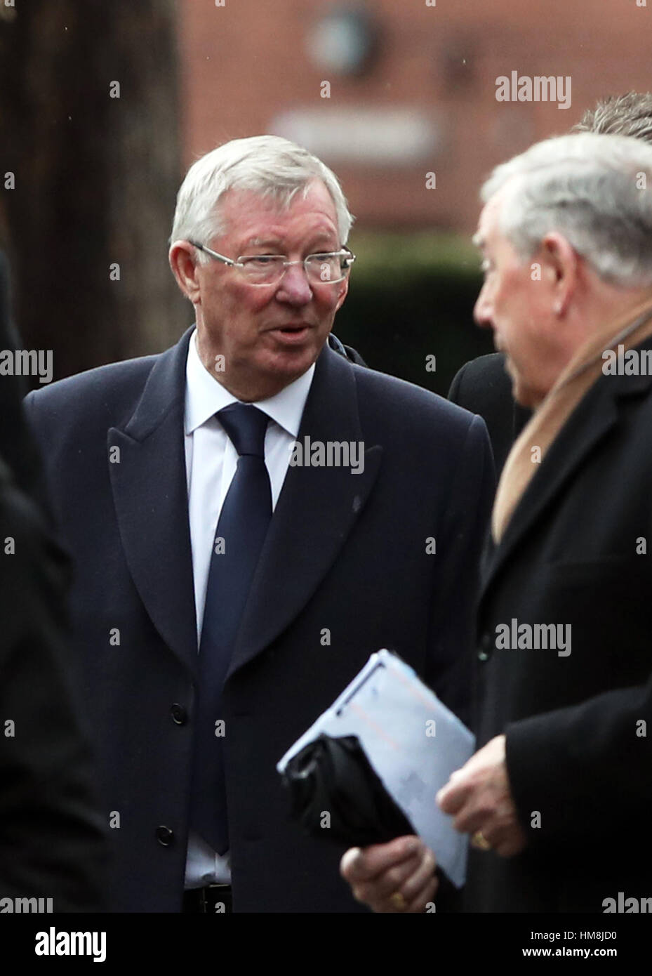 Sir Alex Ferguson kommt für die Trauerfeier für Graham Taylor an Str. Marys Kirche, Watford statt. Stockfoto