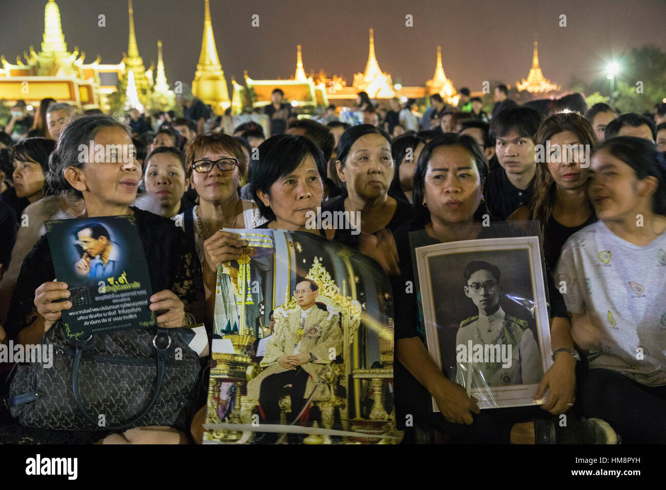 Trauernden Pay respektiert zu spät König Bhumibol Adulyadej, Sanam Luang, Grand Palace, Bangkok, Thailand Stockfoto