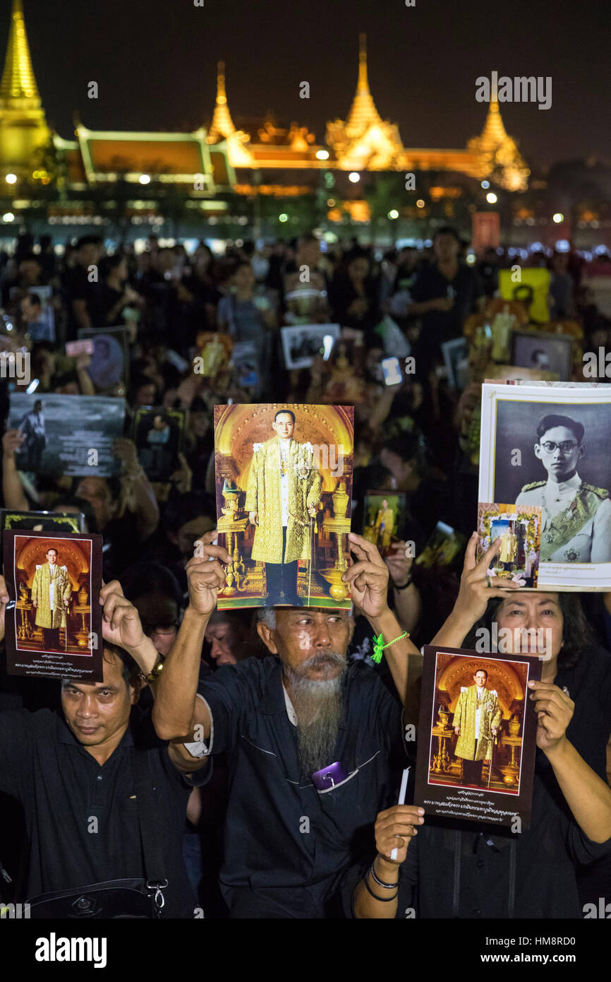 Trauernden Pay respektiert zu spät König Bhumibol Adulyadej, Sanam Luang, Grand Palace, Bangkok, Thailand Stockfoto