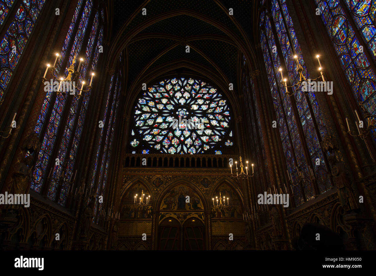 Glasfenster in der Kirche Saint-Chapelle in Paris Frankreich im Winter Stockfoto