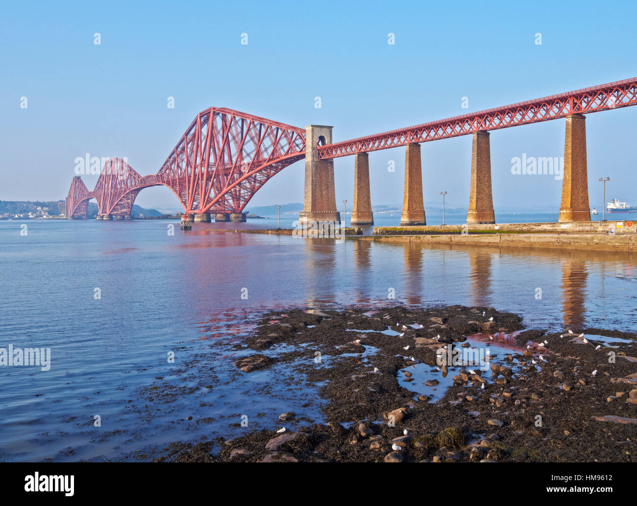 Blick auf die Forth Bridge, Queensferry, in der Nähe von Edinburgh, Lothian, Schottland, Vereinigtes Königreich Stockfoto