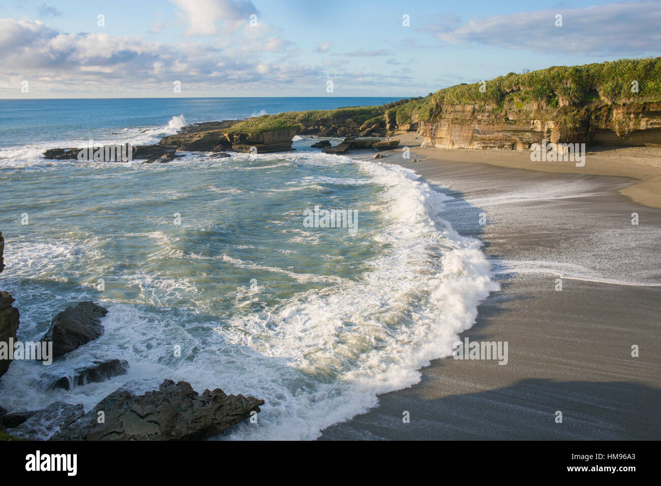 Einsamen Strand markiert das Ende der Truman Track, Punakaiki, Paparoa Nationalpark Buller Bezirk, West Coast, Neuseeland Stockfoto