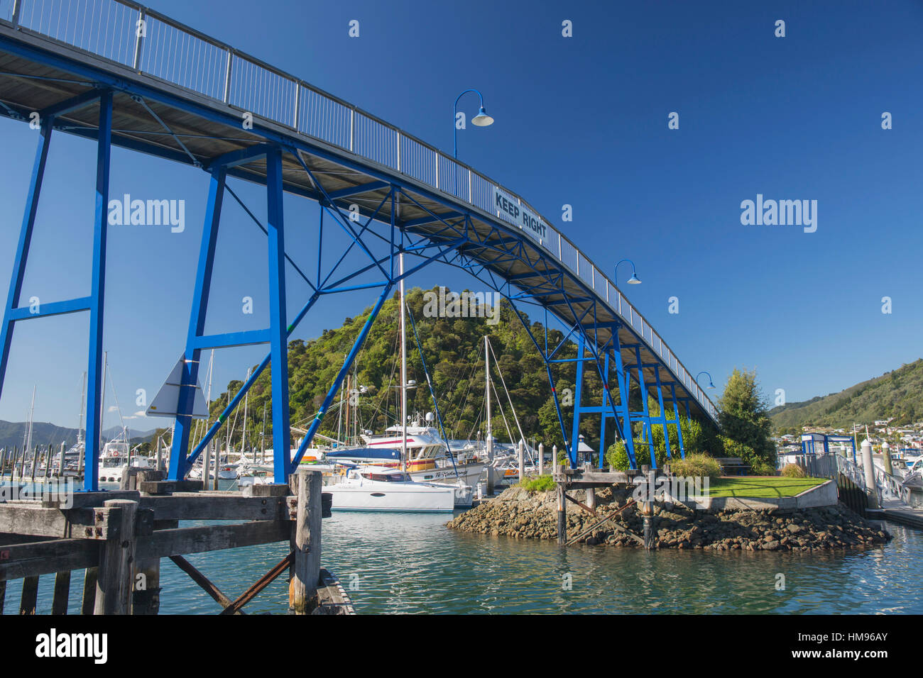 Die Kleiderbügel-Brücke über den Yachthafen, Picton, Marlborough, Südinsel, Neuseeland, Pazifik Stockfoto