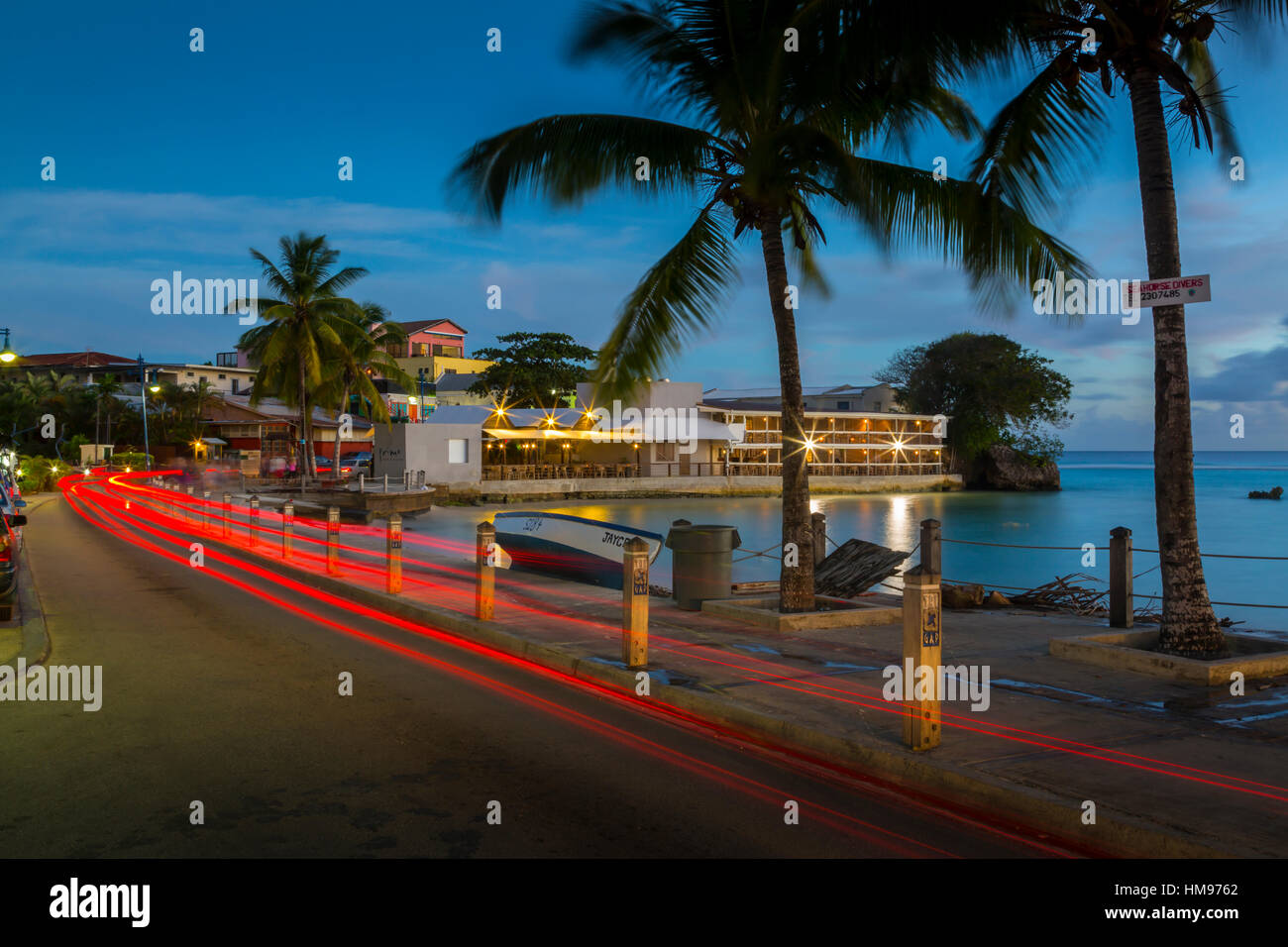 St. Lawrence Gap bei Dämmerung, Christ Church, Barbados, Karibik, Karibik, Mittelamerika Stockfoto