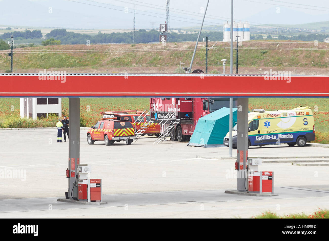 Ansichten des Feuers in einem Reifen-Dump in Sesena, nach zehn Tagen weiter brennen, ohne dass man von den Behörden in Sesena, auf Montag, 23. Mai 2016 erstickt werden. Stockfoto