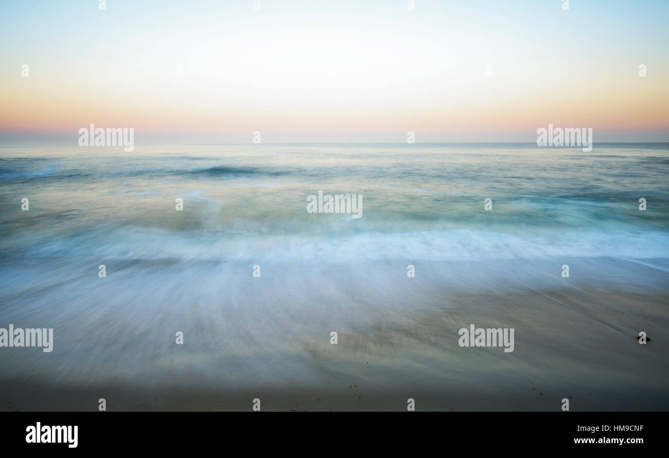 Meer und Strand, am frühen Morgen, Küsten Szene anzeigen. Stockfoto