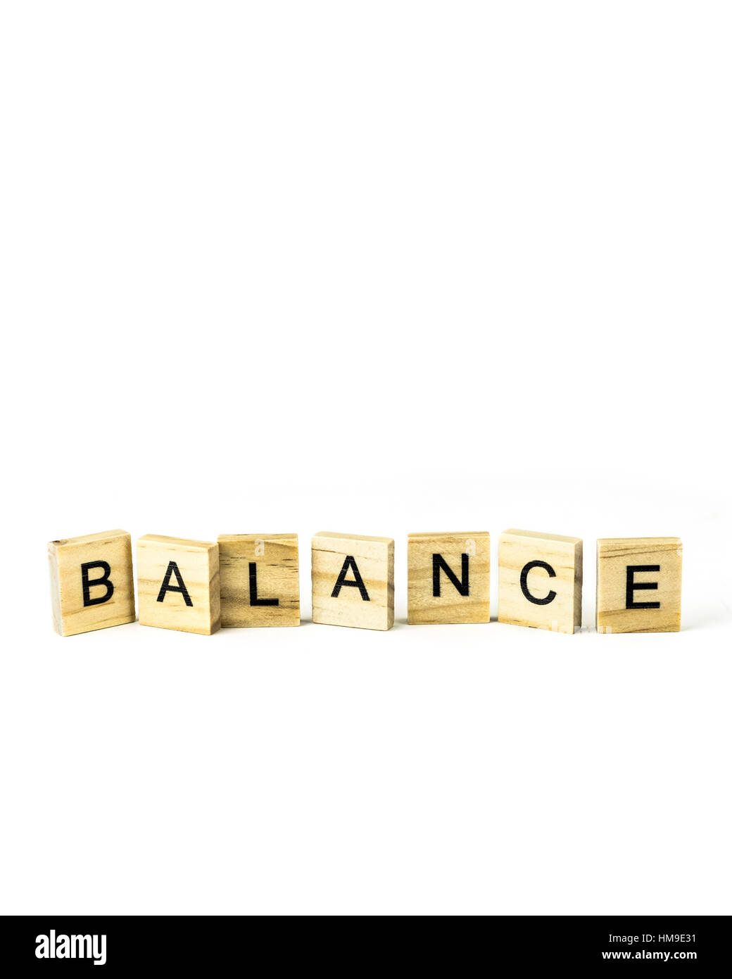 Konzept-Wort Gleichgewicht auf Holzblöcken. Ausschnitt. Stockfoto