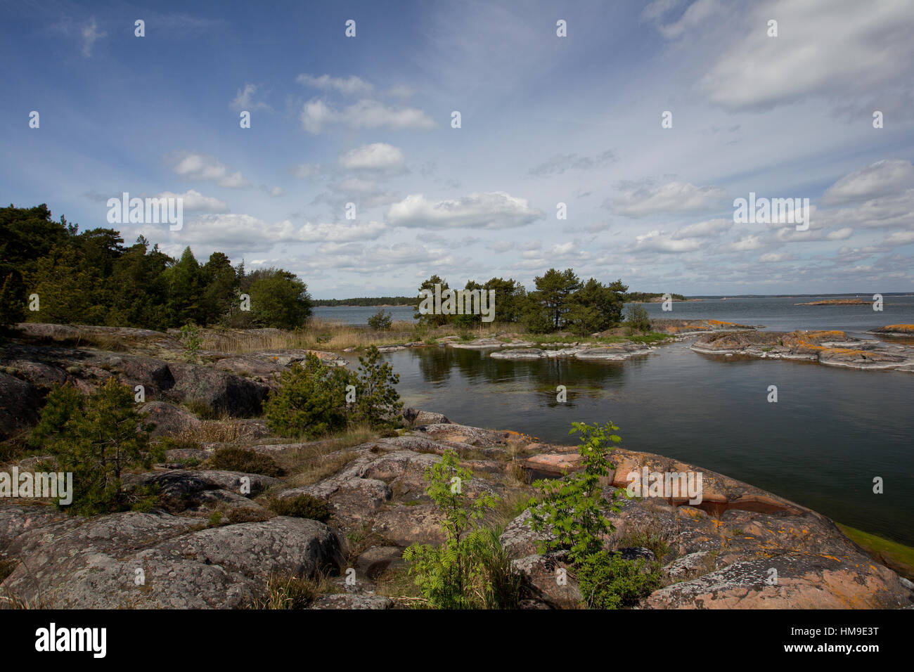 Blick auf den schwedischen Schären an einem schönen Tag im Sommer Stockfoto