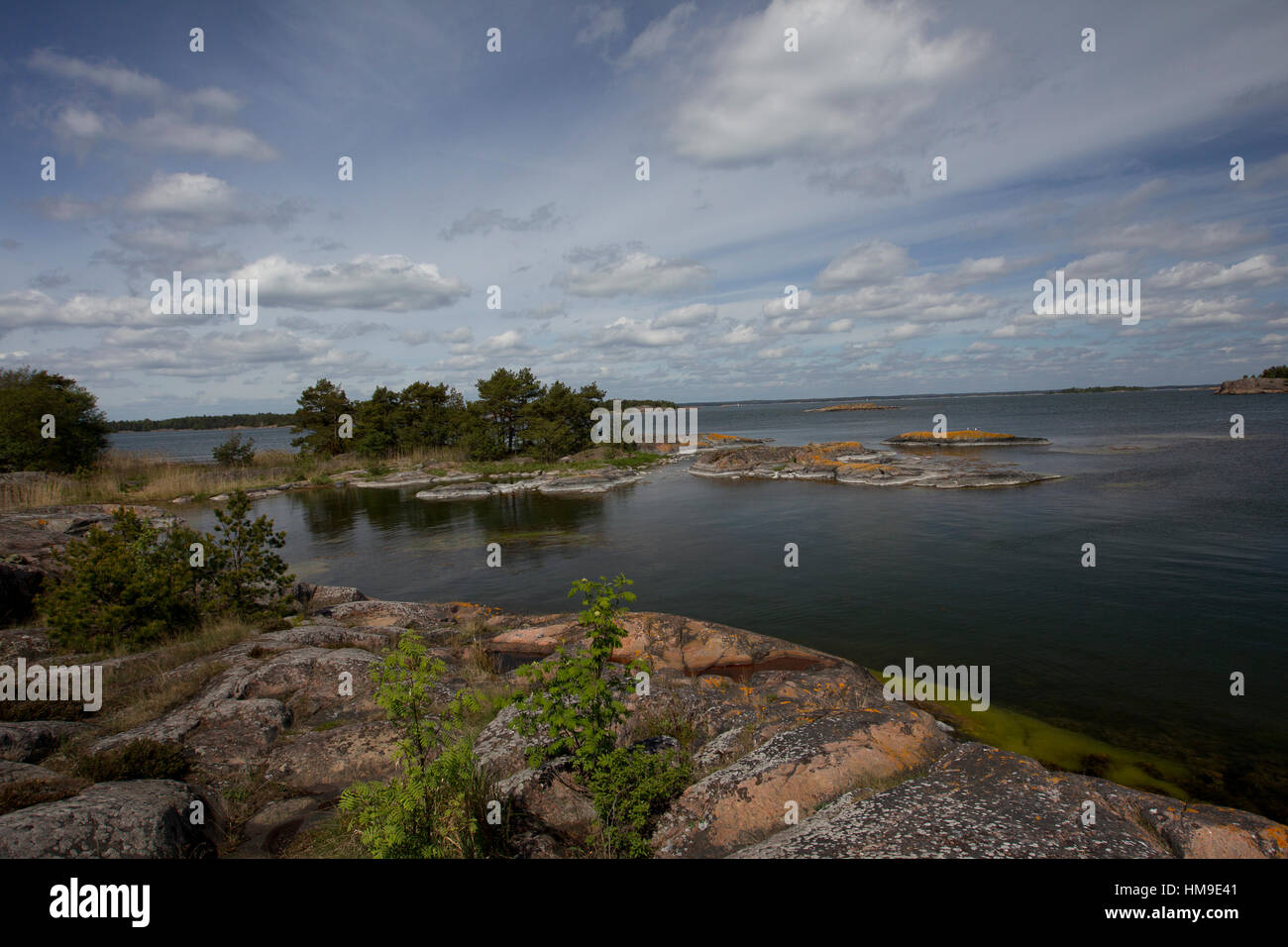 Blick auf den schwedischen Schären an einem schönen Tag im Sommer Stockfoto