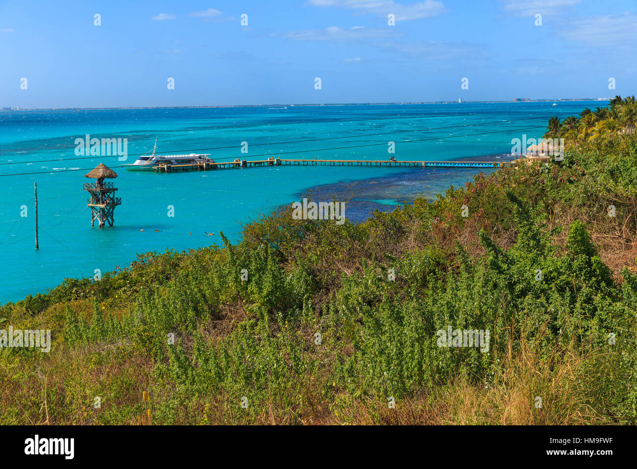 Ein Blick auf das schöne neben Wasser auf Isla Mujeres, Mexiko. Stockfoto