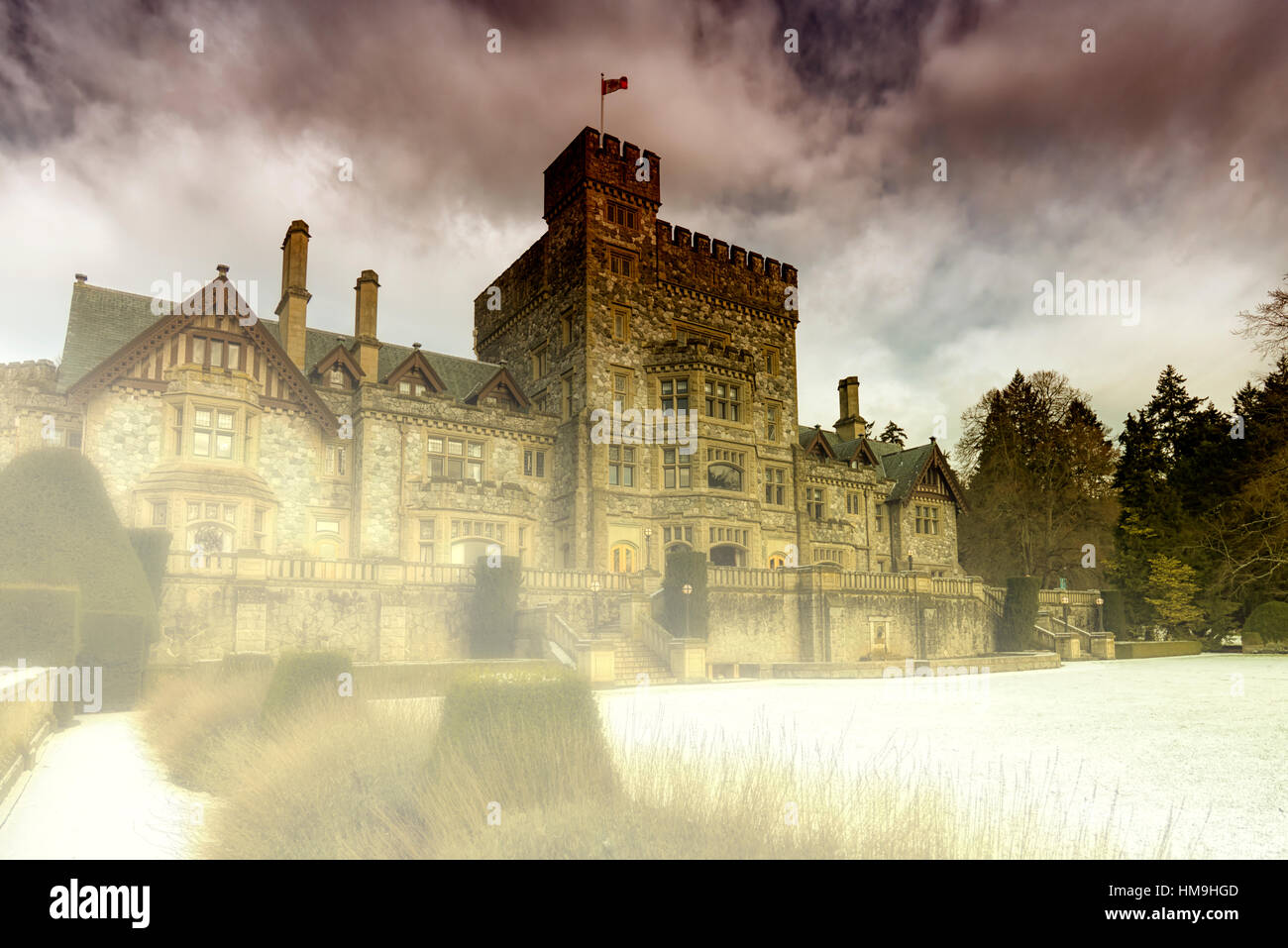 Canada National Historic Building-nebligen Tag im Hatley Castle. Stockfoto